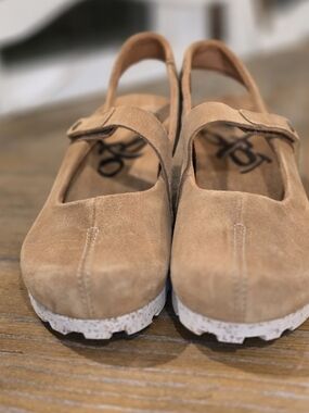 OTBT Suede Mary Jane Slingback in Tan